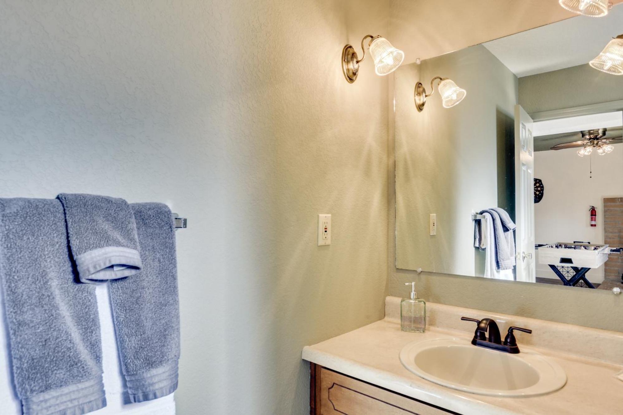 Pet-Friendly Escape With Game Room And Fire Pit! North Fork Eksteriør bilde