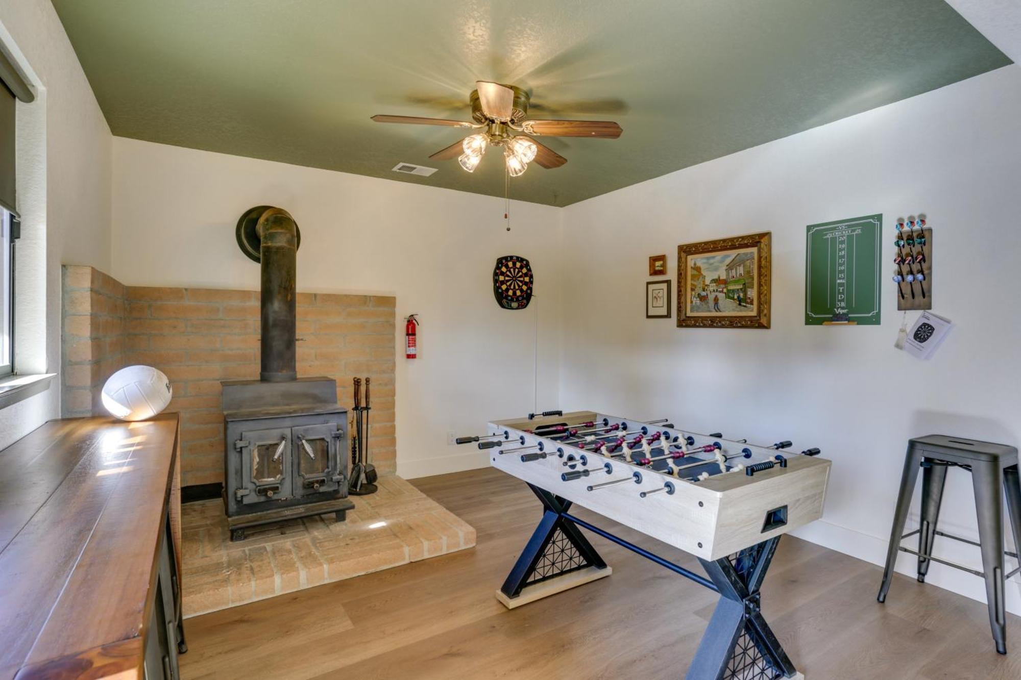 Pet-Friendly Escape With Game Room And Fire Pit! North Fork Eksteriør bilde